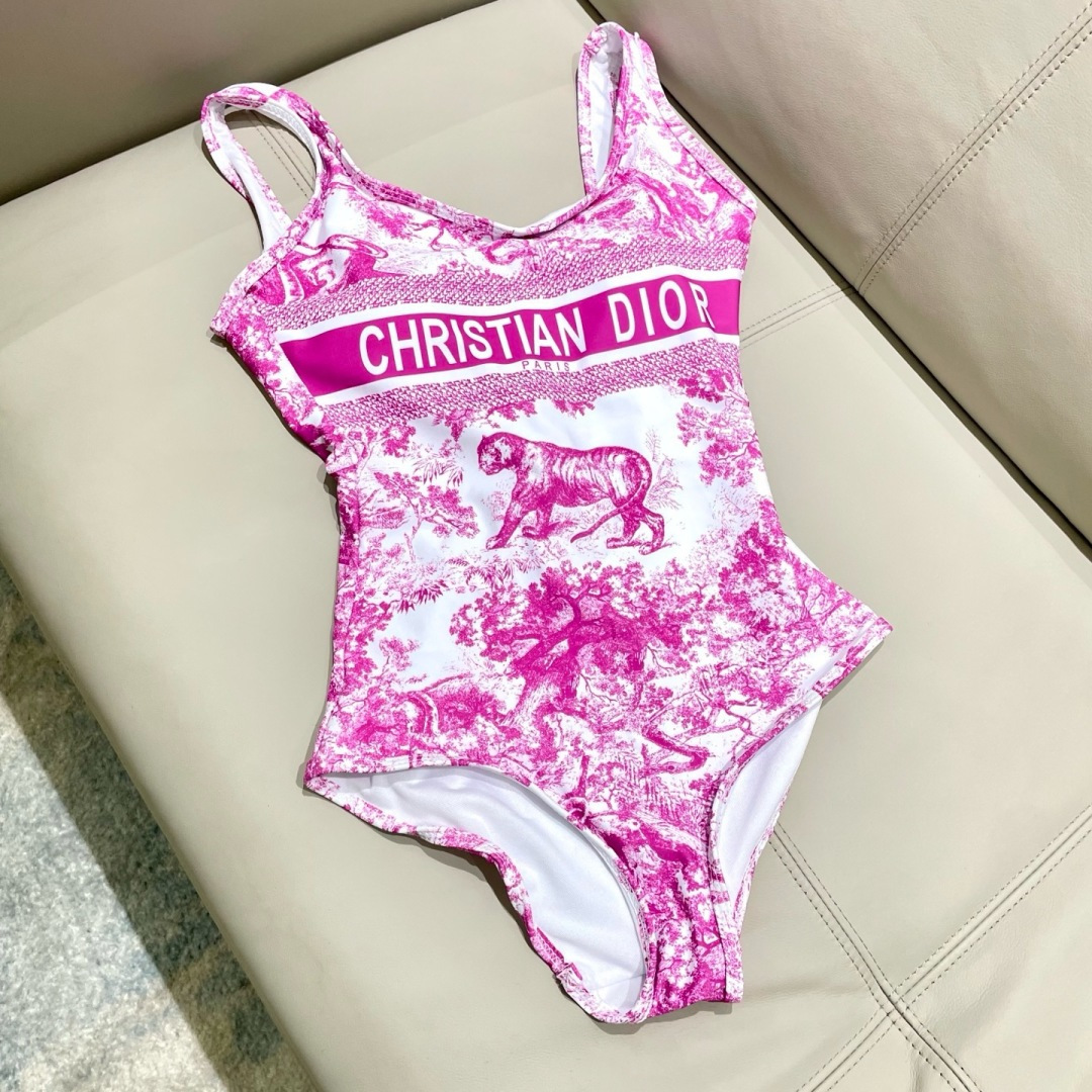 迪奥连体泳衣👙❤️😍🥰适合多种场景的游泳衣🏊‍♀️海边 游泳池 温泉 水上乐园 漂流都可以😌内搭外穿也完