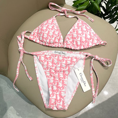 迪奥比基尼泳衣👙❤️😍🥰适合多种场景的游泳衣🏊♀️海边 游泳池 温泉 水上乐园 漂流都可以😌内搭外穿也 迪奥比基尼泳衣👙❤️😍🥰适合多种场景的游泳衣🏊♀️海边 游泳池 温泉 水上乐园 漂流都可以😌内搭外穿也