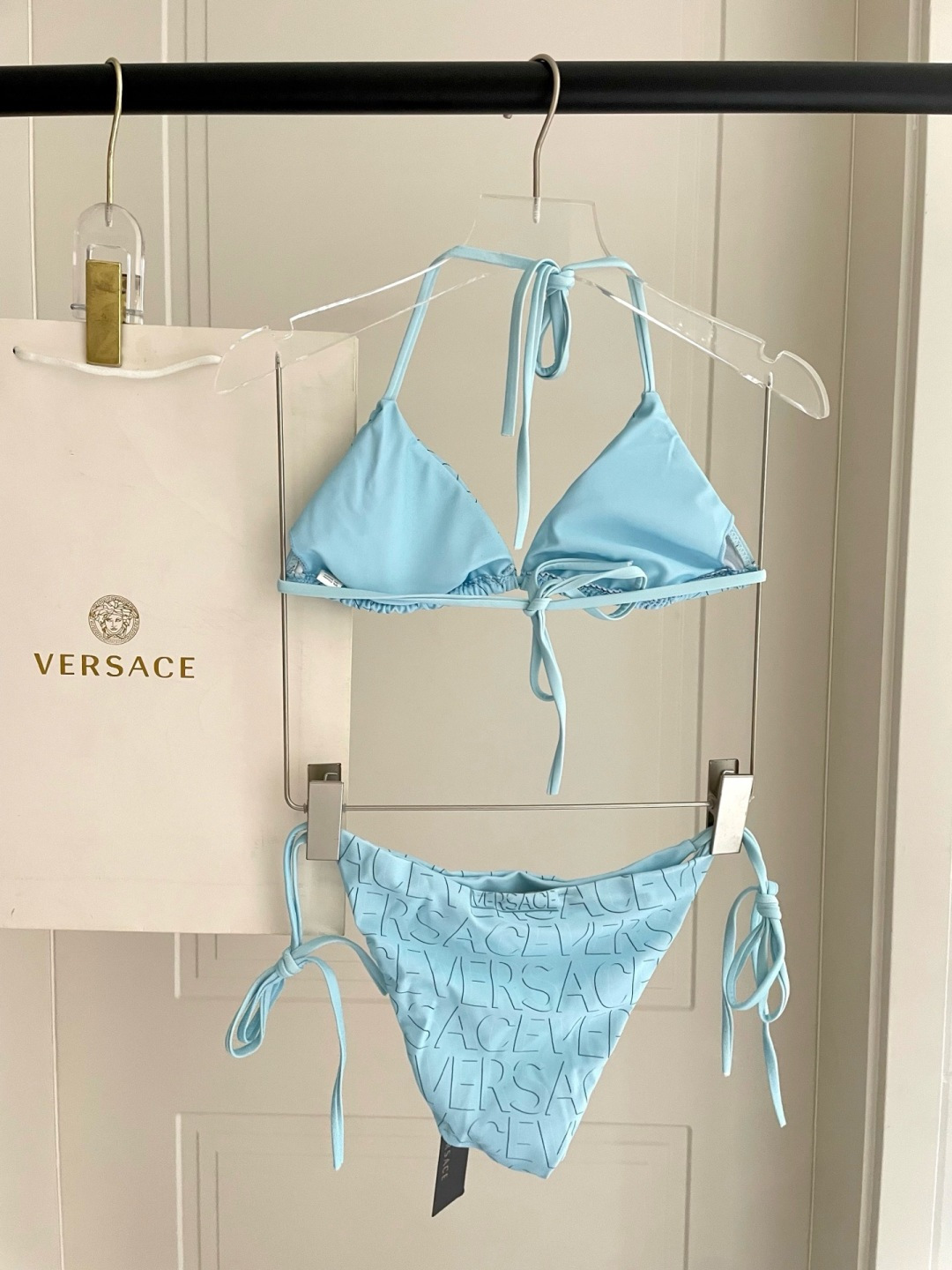 范思哲新款比基尼泳衣😍🥰适合多种场景的游泳衣🏊‍♀️海边 游泳池 温泉 水上乐园 漂流都可以😌内搭也完全