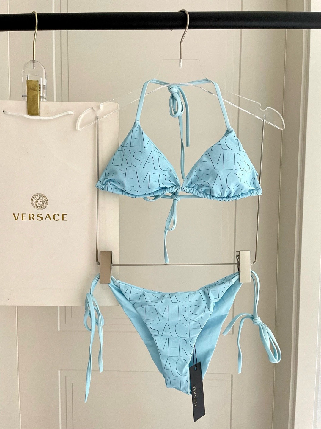 范思哲新款比基尼泳衣😍🥰适合多种场景的游泳衣🏊‍♀️海边 游泳池 温泉 水上乐园 漂流都可以😌内搭也完全