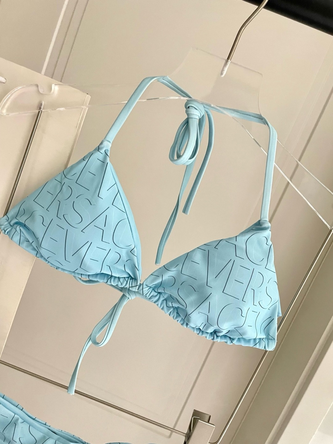 范思哲新款比基尼泳衣😍🥰适合多种场景的游泳衣🏊‍♀️海边 游泳池 温泉 水上乐园 漂流都可以😌内搭也完全