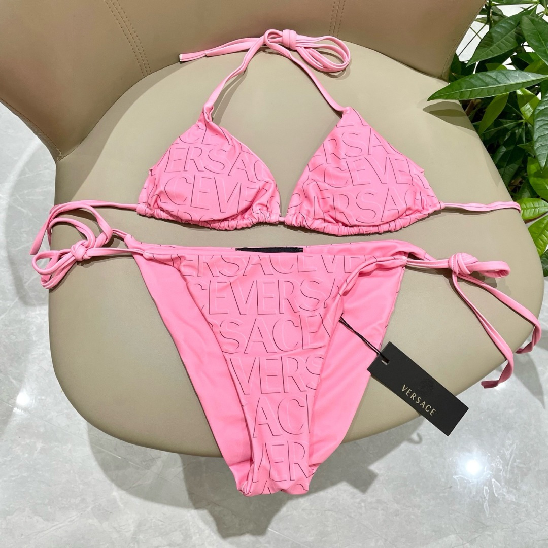 范思哲新款比基尼泳衣😍🥰适合多种场景的游泳衣🏊‍♀️海边 游泳池 温泉 水上乐园 漂流都可以😌内搭也完全