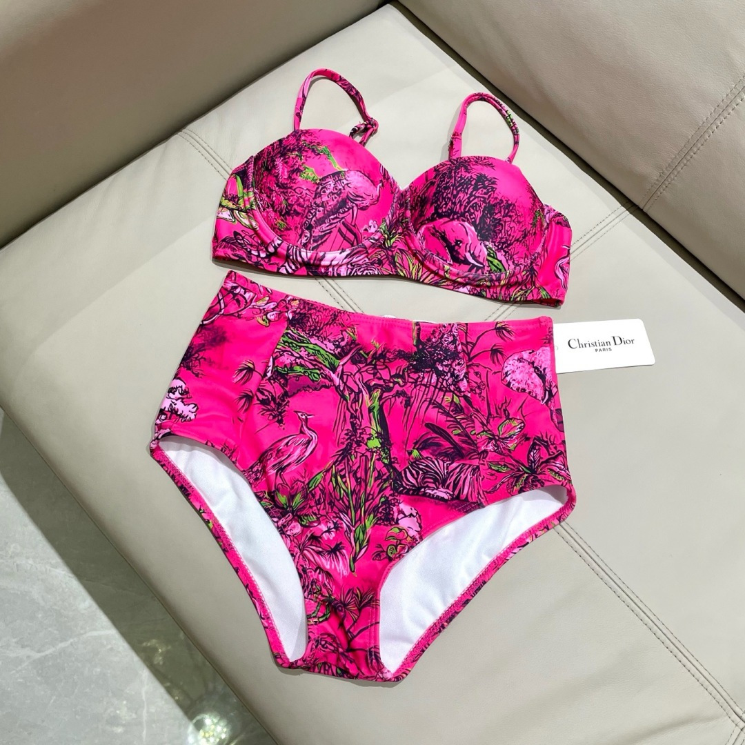 迪奥分体😍🥰适合多种场景的游泳衣🏊‍♀️海边 游泳池 温泉 水上乐园 漂流都可以😌内搭也完全可以 连体设