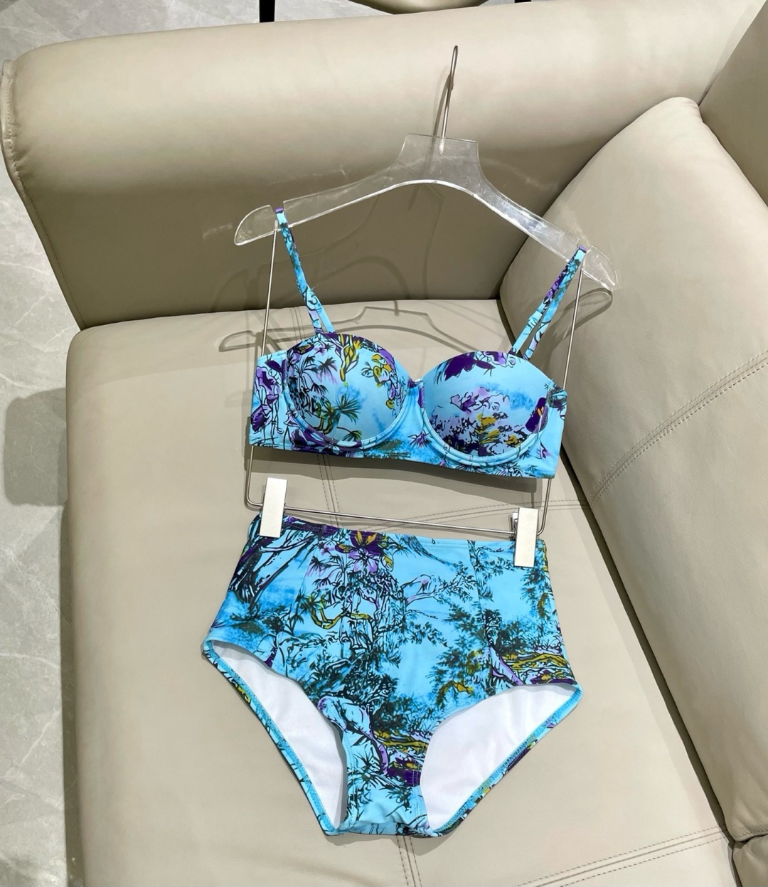 迪奥分体😍🥰适合多种场景的游泳衣🏊‍♀️海边 游泳池 温泉 水上乐园 漂流都可以😌内搭也完全可以 连体设