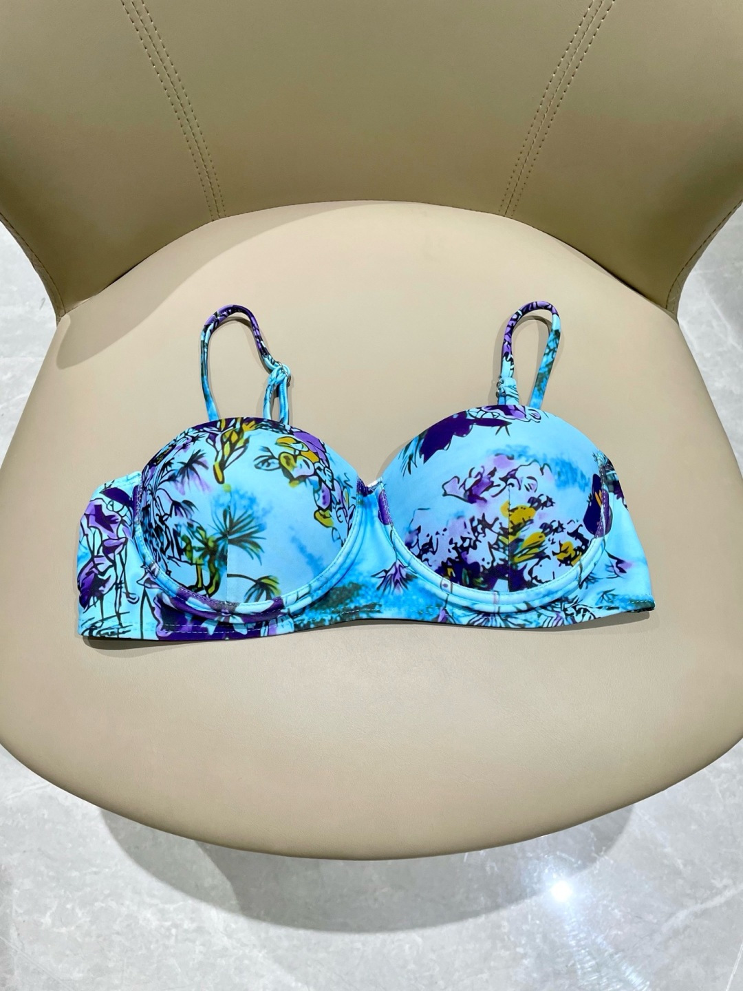 迪奥分体😍🥰适合多种场景的游泳衣🏊‍♀️海边 游泳池 温泉 水上乐园 漂流都可以😌内搭也完全可以 连体设