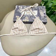 迪奥新款分体泳衣 三件套 比基尼➕裤裙 时尚潮流款 😍🥰适合多种场景的游泳衣🏊♀️海边 游泳池 温泉 迪奥新款分体泳衣 三件套 比基尼➕裤裙 时尚潮流款 😍🥰适合多种场景的游泳衣🏊♀️海边 游泳池 温泉