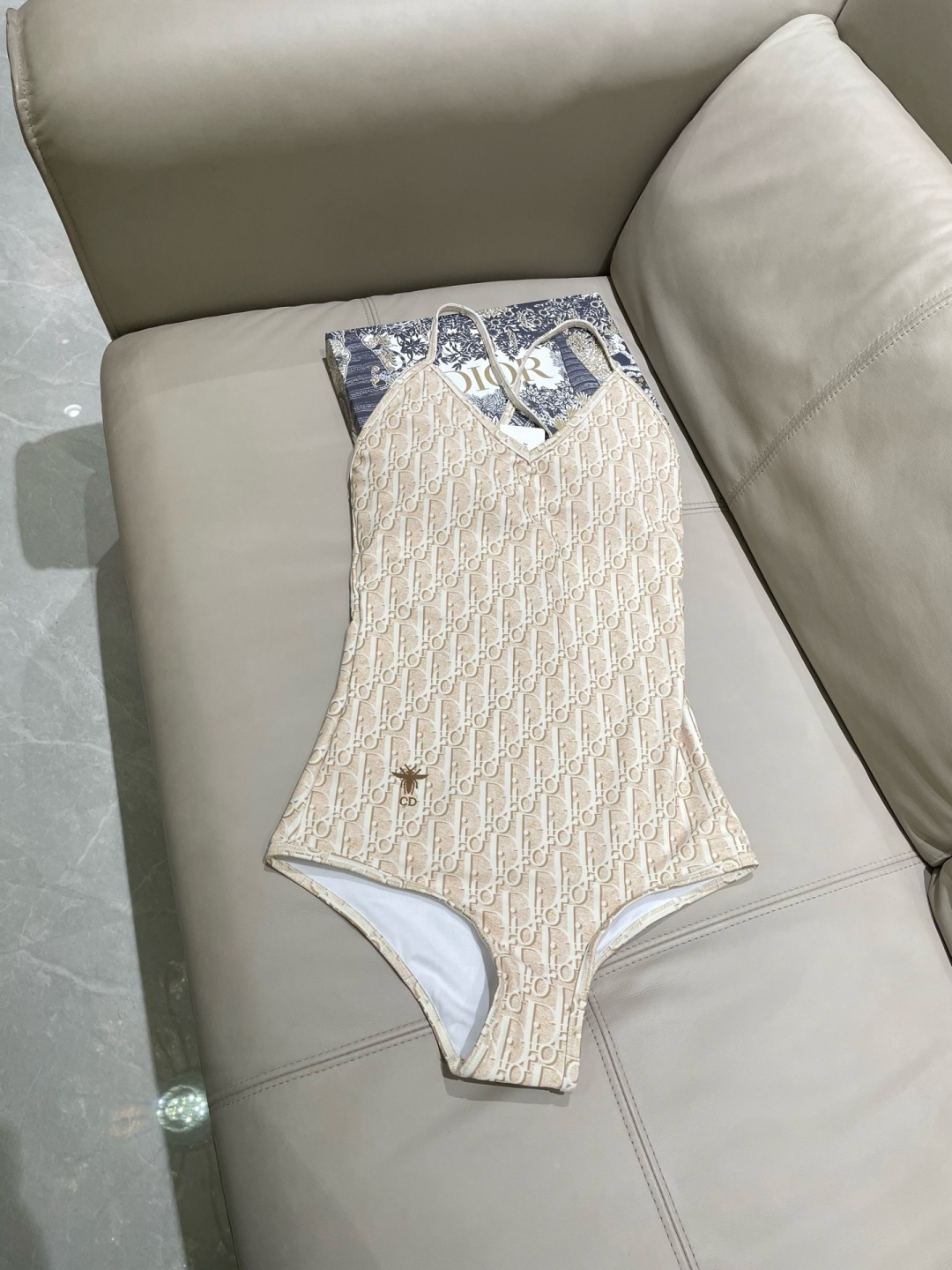 迪奥连体😍🥰适合多种场景的游泳衣🏊‍♀️海边 游泳池 温泉 水上乐园 漂流都可以😌内搭也完全可以 连体设