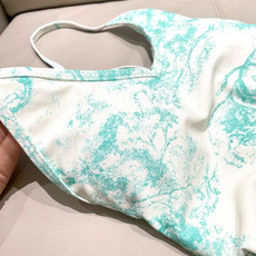 迪奥连体😍🥰适合多种场景的游泳衣🏊♀️海边 游泳池 温泉 水上乐园 漂流都可以😌内搭也完全可以 连体设 迪奥连体😍🥰适合多种场景的游泳衣🏊♀️海边 游泳池 温泉 水上乐园 漂流都可以😌内搭也完全可以 连体设