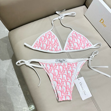 迪奥比基尼😍🥰适合多种场景的游泳衣🏊♀️海边 游泳池 温泉 水上乐园 漂流都可以😌内搭也完全可以 连体 迪奥比基尼😍🥰适合多种场景的游泳衣🏊♀️海边 游泳池 温泉 水上乐园 漂流都可以😌内搭也完全可以 连体