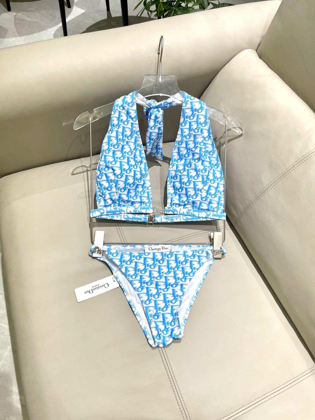 迪奥比基尼😍🥰适合多种场景的游泳衣🏊‍♀️海边 游泳池 温泉 水上乐园 漂流都可以😌内搭也完全可以 连体