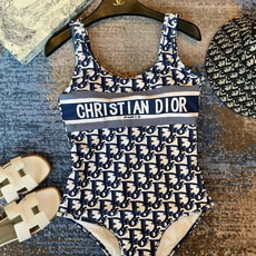 迪奥连体😍🥰适合多种场景的游泳衣🏊♀️海边 游泳池 温泉 水上乐园 漂流都可以😌内搭也完全可以 连体设 迪奥连体😍🥰适合多种场景的游泳衣🏊♀️海边 游泳池 温泉 水上乐园 漂流都可以😌内搭也完全可以 连体设
