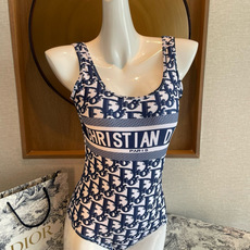 迪奥连体😍🥰适合多种场景的游泳衣🏊♀️海边 游泳池 温泉 水上乐园 漂流都可以😌内搭也完全可以 连体设 迪奥连体😍🥰适合多种场景的游泳衣🏊♀️海边 游泳池 温泉 水上乐园 漂流都可以😌内搭也完全可以 连体设