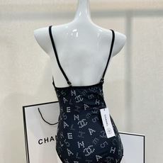 Chanel 新款连体衣 😍🥰适合多种场景的游泳衣🏊♀️海边 游泳池 温泉 水上乐园 漂流都可以😌内搭 Chanel 新款连体衣 😍🥰适合多种场景的游泳衣🏊♀️海边 游泳池 温泉 水上乐园 漂流都可以😌内搭