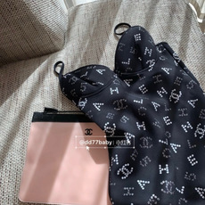 Chanel 新款连体衣 😍🥰适合多种场景的游泳衣🏊♀️海边 游泳池 温泉 水上乐园 漂流都可以😌内搭 Chanel 新款连体衣 😍🥰适合多种场景的游泳衣🏊♀️海边 游泳池 温泉 水上乐园 漂流都可以😌内搭
