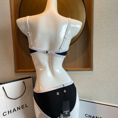 Chanel 新款连体衣 😍🥰适合多种场景的游泳衣🏊♀️海边 游泳池 温泉 水上乐园 漂流都可以😌内搭 Chanel 新款连体衣 😍🥰适合多种场景的游泳衣🏊♀️海边 游泳池 温泉 水上乐园 漂流都可以😌内搭