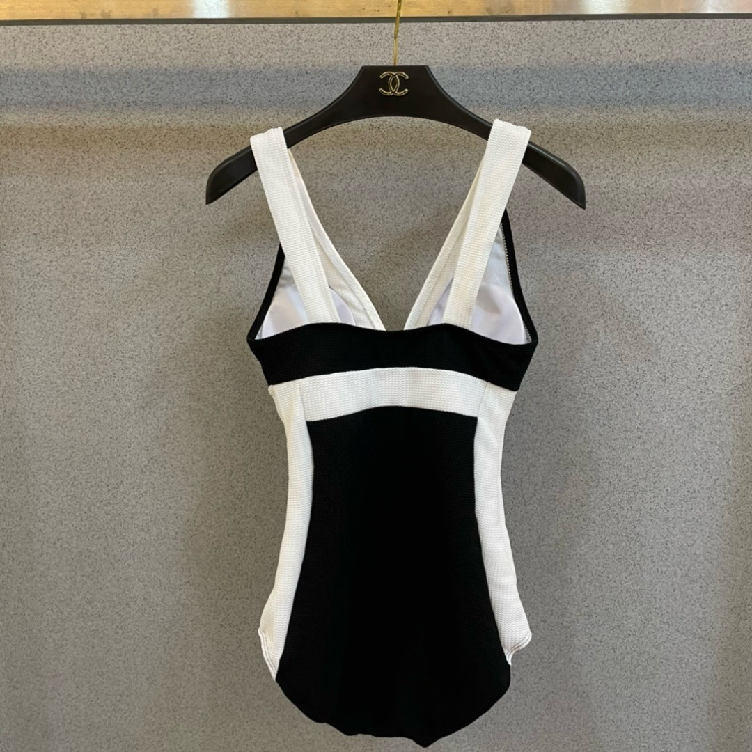 Chanel新款泳衣😍🥰适合多种场景的游泳衣🏊‍♀️海边 游泳池 温泉 水上乐园 漂流都可以😌内搭也完全