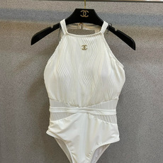 Chanel新款泳衣😍🥰适合多种场景的游泳衣🏊♀️海边 游泳池 温泉 水上乐园 漂流都可以😌内搭也完全 Chanel新款泳衣😍🥰适合多种场景的游泳衣🏊♀️海边 游泳池 温泉 水上乐园 漂流都可以😌内搭也完全