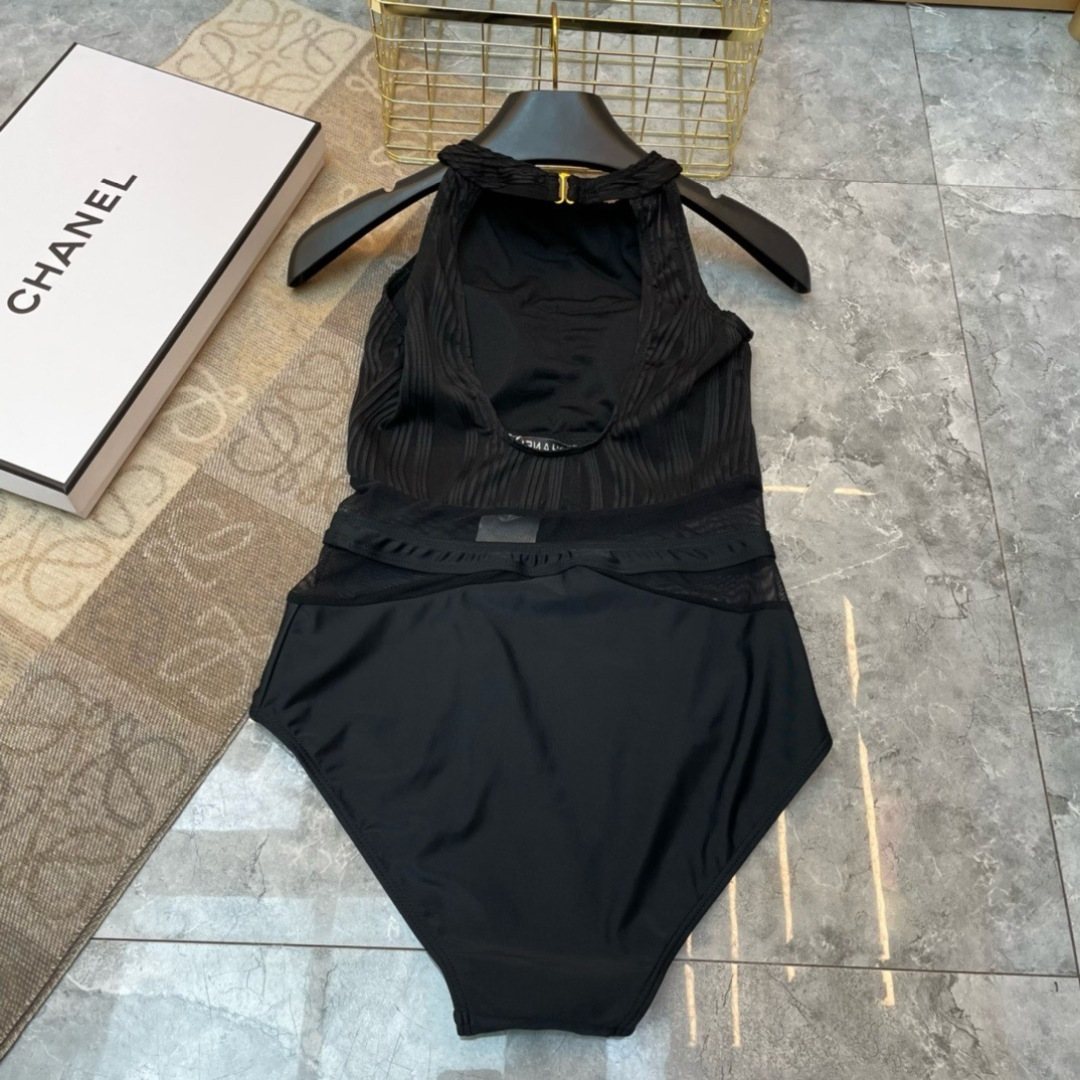 Chanel新款泳衣😍🥰适合多种场景的游泳衣🏊‍♀️海边 游泳池 温泉 水上乐园 漂流都可以😌内搭也完全