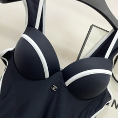 Chanel新款泳衣😍🥰适合多种场景的游泳衣🏊♀️海边 游泳池 温泉 水上乐园 漂流都可以😌内搭也完全 Chanel新款泳衣😍🥰适合多种场景的游泳衣🏊♀️海边 游泳池 温泉 水上乐园 漂流都可以😌内搭也完全