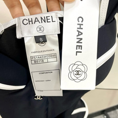 Chanel新款泳衣😍🥰适合多种场景的游泳衣🏊♀️海边 游泳池 温泉 水上乐园 漂流都可以😌内搭也完全 Chanel新款泳衣😍🥰适合多种场景的游泳衣🏊♀️海边 游泳池 温泉 水上乐园 漂流都可以😌内搭也完全