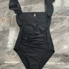 Chanel新款泳衣😍🥰适合多种场景的游泳衣🏊♀️海边 游泳池 温泉 水上乐园 漂流都可以😌内搭也完全 Chanel新款泳衣😍🥰适合多种场景的游泳衣🏊♀️海边 游泳池 温泉 水上乐园 漂流都可以😌内搭也完全