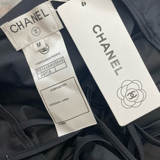 Chanel新款泳衣😍🥰适合多种场景的游泳衣🏊♀️海边 游泳池 温泉 水上乐园 漂流都可以😌内搭也完全 Chanel新款泳衣😍🥰适合多种场景的游泳衣🏊♀️海边 游泳池 温泉 水上乐园 漂流都可以😌内搭也完全
