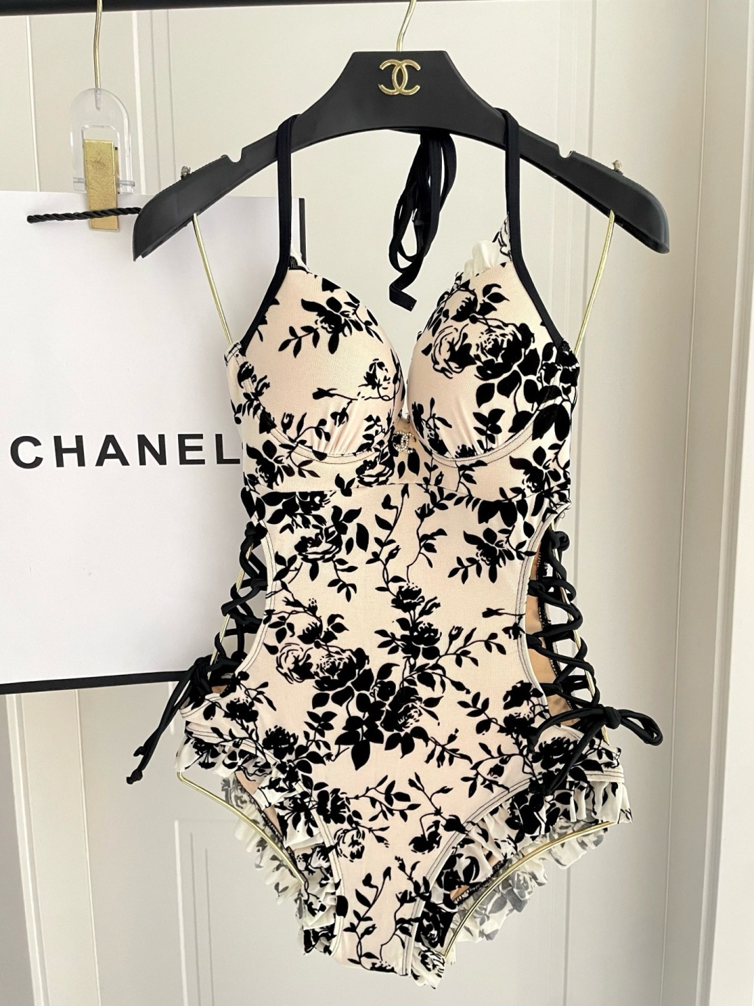 Chanel新款泳衣😍🥰适合多种场景的游泳衣🏊‍♀️海边 游泳池 温泉 水上乐园 漂流都可以😌内搭也完全
