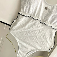 Chanel新款泳衣😍🥰适合多种场景的游泳衣🏊♀️海边 游泳池 温泉 水上乐园 漂流都可以😌内搭也完全 Chanel新款泳衣😍🥰适合多种场景的游泳衣🏊♀️海边 游泳池 温泉 水上乐园 漂流都可以😌内搭也完全