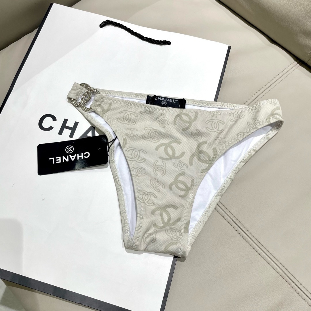 Chanel新款分体泳衣😍🥰适合多种场景的游泳衣🏊‍♀️海边 游泳池 温泉 水上乐园 漂流都可以😌内搭也