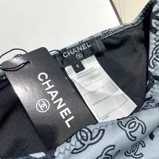 Chanel新款分体泳衣😍🥰适合多种场景的游泳衣🏊♀️海边 游泳池 温泉 水上乐园 漂流都可以😌内搭也 Chanel新款分体泳衣😍🥰适合多种场景的游泳衣🏊♀️海边 游泳池 温泉 水上乐园 漂流都可以😌内搭也