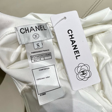 Chanel新款泳衣😍🥰适合多种场景的游泳衣🏊♀️海边 游泳池 温泉 水上乐园 漂流都可以😌内搭也完全 Chanel新款泳衣😍🥰适合多种场景的游泳衣🏊♀️海边 游泳池 温泉 水上乐园 漂流都可以😌内搭也完全