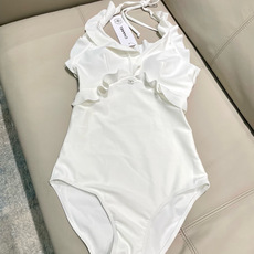 Chanel新款泳衣😍🥰适合多种场景的游泳衣🏊♀️海边 游泳池 温泉 水上乐园 漂流都可以😌内搭也完全 Chanel新款泳衣😍🥰适合多种场景的游泳衣🏊♀️海边 游泳池 温泉 水上乐园 漂流都可以😌内搭也完全