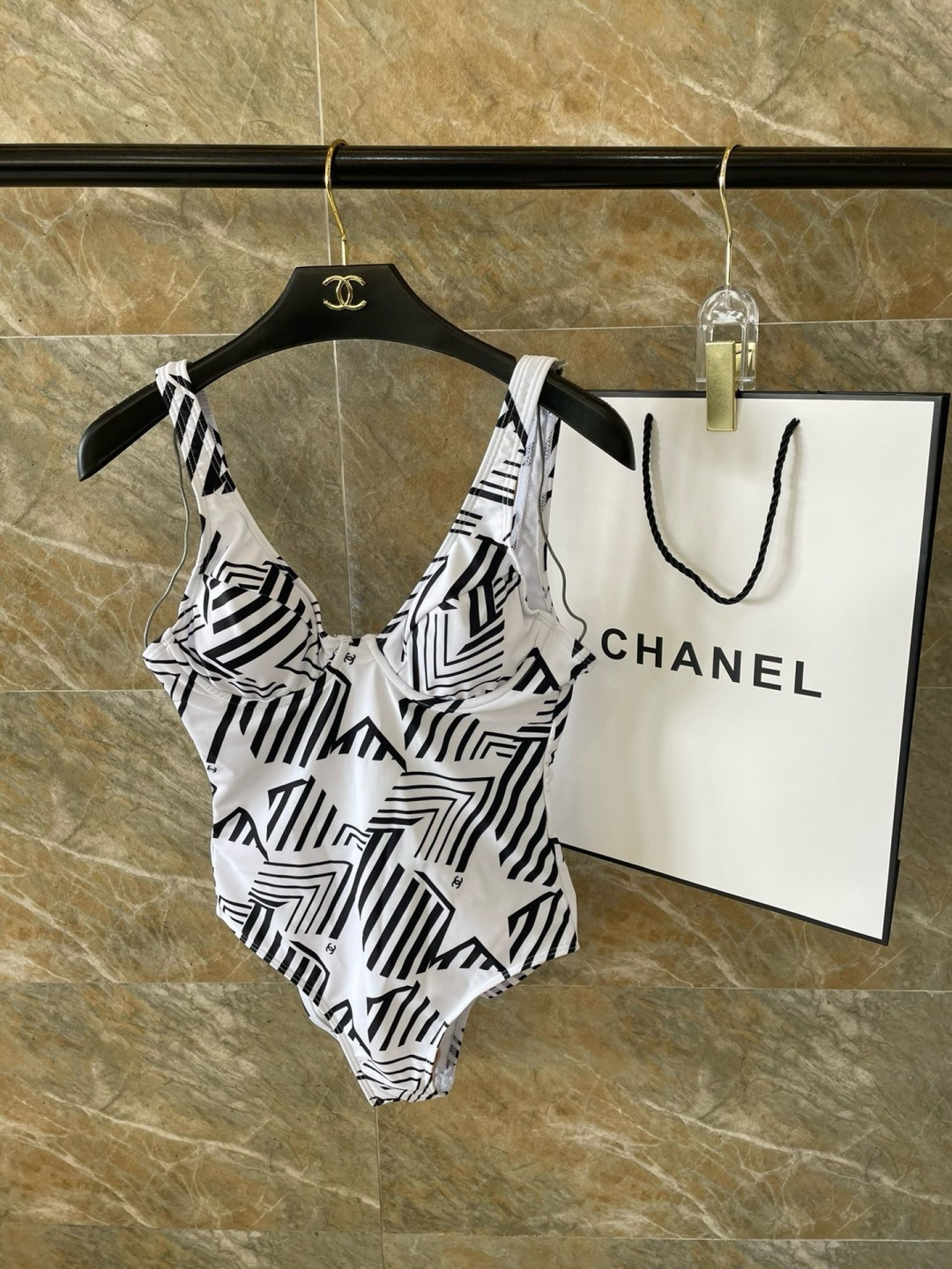 Chanel新款泳衣😍🥰适合多种场景的游泳衣🏊‍♀️海边 游泳池 温泉 水上乐园 漂流都可以😌内搭也完全