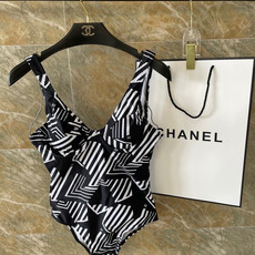 Chanel新款泳衣😍🥰适合多种场景的游泳衣🏊♀️海边 游泳池 温泉 水上乐园 漂流都可以😌内搭也完全 Chanel新款泳衣😍🥰适合多种场景的游泳衣🏊♀️海边 游泳池 温泉 水上乐园 漂流都可以😌内搭也完全