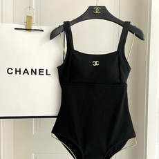 Chanel新款泳衣😍🥰适合多种场景的游泳衣🏊♀️海边 游泳池 温泉 水上乐园 漂流都可以😌内搭也完全 Chanel新款泳衣😍🥰适合多种场景的游泳衣🏊♀️海边 游泳池 温泉 水上乐园 漂流都可以😌内搭也完全