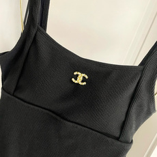Chanel新款泳衣😍🥰适合多种场景的游泳衣🏊♀️海边 游泳池 温泉 水上乐园 漂流都可以😌内搭也完全 Chanel新款泳衣😍🥰适合多种场景的游泳衣🏊♀️海边 游泳池 温泉 水上乐园 漂流都可以😌内搭也完全