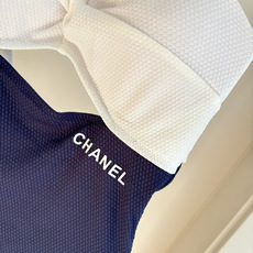 Chanel新款泳衣😍🥰适合多种场景的游泳衣🏊♀️海边 游泳池 温泉 水上乐园 漂流都可以😌内搭也完全 Chanel新款泳衣😍🥰适合多种场景的游泳衣🏊♀️海边 游泳池 温泉 水上乐园 漂流都可以😌内搭也完全