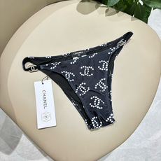 Chanel新款比基尼泳衣😍🥰适合多种场景的游泳衣🏊♀️海边 游泳池 温泉 水上乐园 漂流都可以😌内搭 Chanel新款比基尼泳衣😍🥰适合多种场景的游泳衣🏊♀️海边 游泳池 温泉 水上乐园 漂流都可以😌内搭