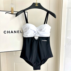 Chanel新款泳衣😍🥰适合多种场景的游泳衣🏊♀️海边 游泳池 温泉 水上乐园 漂流都可以😌内搭也完全 Chanel新款泳衣😍🥰适合多种场景的游泳衣🏊♀️海边 游泳池 温泉 水上乐园 漂流都可以😌内搭也完全