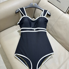 Chanel新款泳衣😍🥰适合多种场景的游泳衣🏊♀️海边 游泳池 温泉 水上乐园 漂流都可以😌内搭也完全 Chanel新款泳衣😍🥰适合多种场景的游泳衣🏊♀️海边 游泳池 温泉 水上乐园 漂流都可以😌内搭也完全