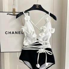 Chanel新款花朵泳衣👙❤️😍🥰适合多种场景的游泳衣🏊♀️海边 游泳池 温泉 水上乐园 漂流都可以😌 Chanel新款花朵泳衣👙❤️😍🥰适合多种场景的游泳衣🏊♀️海边 游泳池 温泉 水上乐园 漂流都可以😌