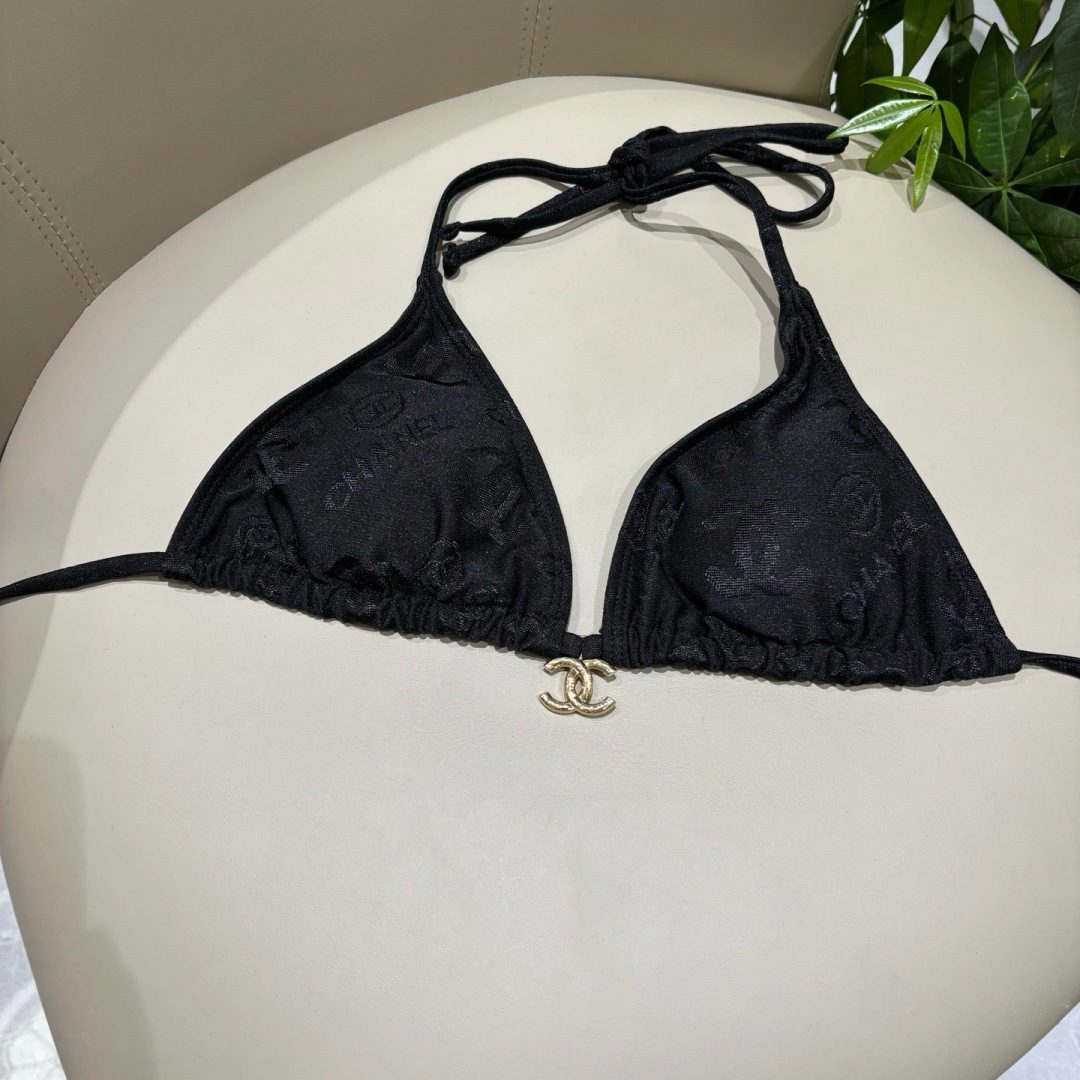 Chanel新款泳衣👙❤️😍🥰适合多种场景的游泳衣🏊‍♀️海边 游泳池 温泉 水上乐园 漂流都可以😌内搭