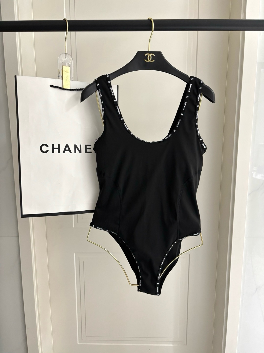 Chanel新款泳衣😍🥰适合多种场景的游泳衣🏊‍♀️海边 游泳池 温泉 水上乐园 漂流都可以😌内搭也完全