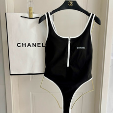 Chanel新款泳衣😍🥰适合多种场景的游泳衣🏊♀️海边 游泳池 温泉 水上乐园 漂流都可以😌内搭也完全 Chanel新款泳衣😍🥰适合多种场景的游泳衣🏊♀️海边 游泳池 温泉 水上乐园 漂流都可以😌内搭也完全