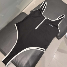 Chanel新款泳衣😍🥰适合多种场景的游泳衣🏊♀️海边 游泳池 温泉 水上乐园 漂流都可以😌内搭也完全 Chanel新款泳衣😍🥰适合多种场景的游泳衣🏊♀️海边 游泳池 温泉 水上乐园 漂流都可以😌内搭也完全