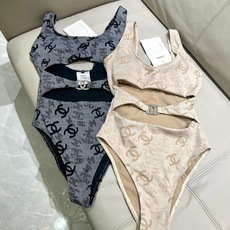 Chanel新款泳衣😍🥰适合多种场景的游泳衣🏊♀️海边 游泳池 温泉 水上乐园 漂流都可以😌内搭也完全 Chanel新款泳衣😍🥰适合多种场景的游泳衣🏊♀️海边 游泳池 温泉 水上乐园 漂流都可以😌内搭也完全