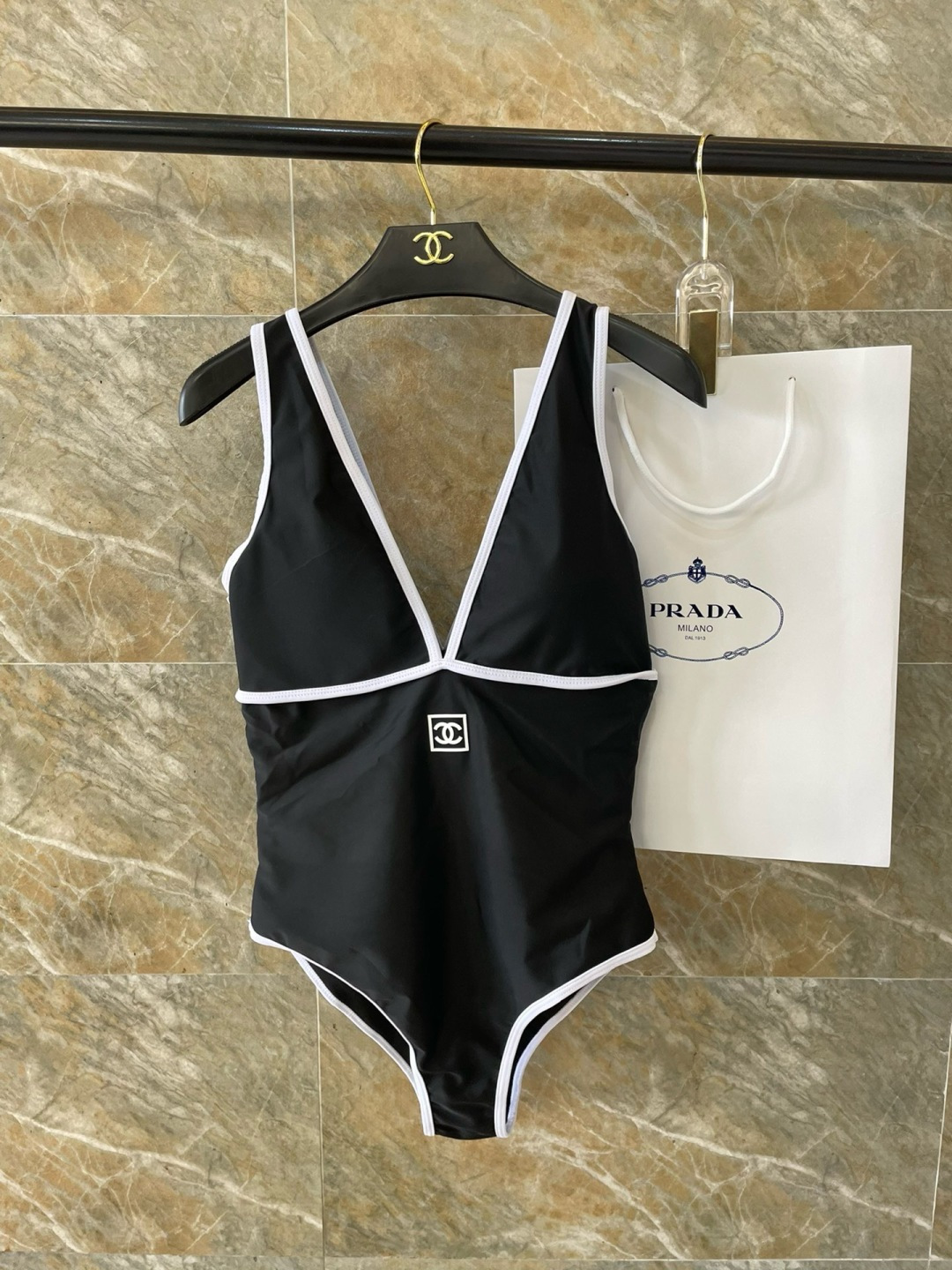 Chanel新款泳衣😍🥰适合多种场景的游泳衣🏊‍♀️海边 游泳池 温泉 水上乐园 漂流都可以😌内搭也完全