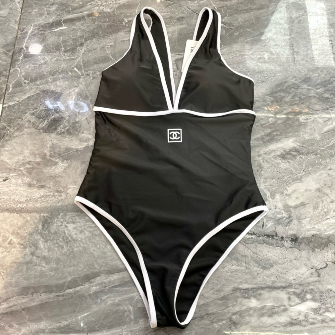 Chanel新款泳衣😍🥰适合多种场景的游泳衣🏊‍♀️海边 游泳池 温泉 水上乐园 漂流都可以😌内搭也完全