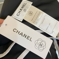 Chanel新款泳衣😍🥰适合多种场景的游泳衣🏊♀️海边 游泳池 温泉 水上乐园 漂流都可以😌内搭也完全 Chanel新款泳衣😍🥰适合多种场景的游泳衣🏊♀️海边 游泳池 温泉 水上乐园 漂流都可以😌内搭也完全
