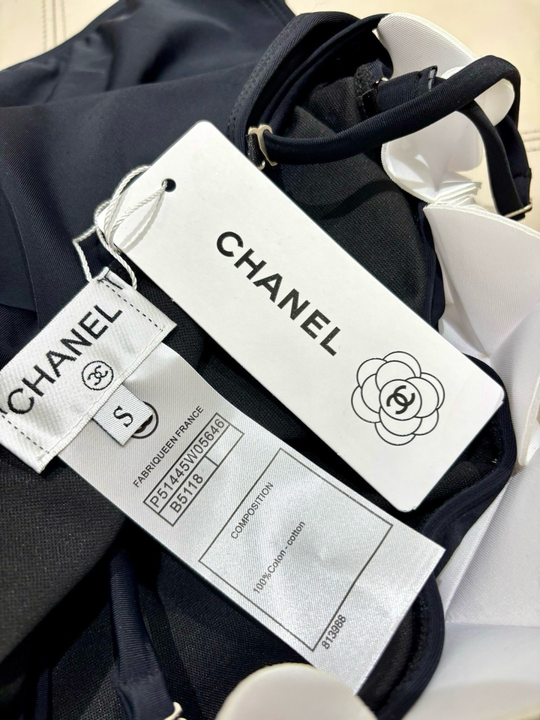 Chanel新款立体花朵泳衣 可拆卸肩带😍🥰适合多种场景的游泳衣🏊‍♀️海边 游泳池 温泉 水上乐园 漂